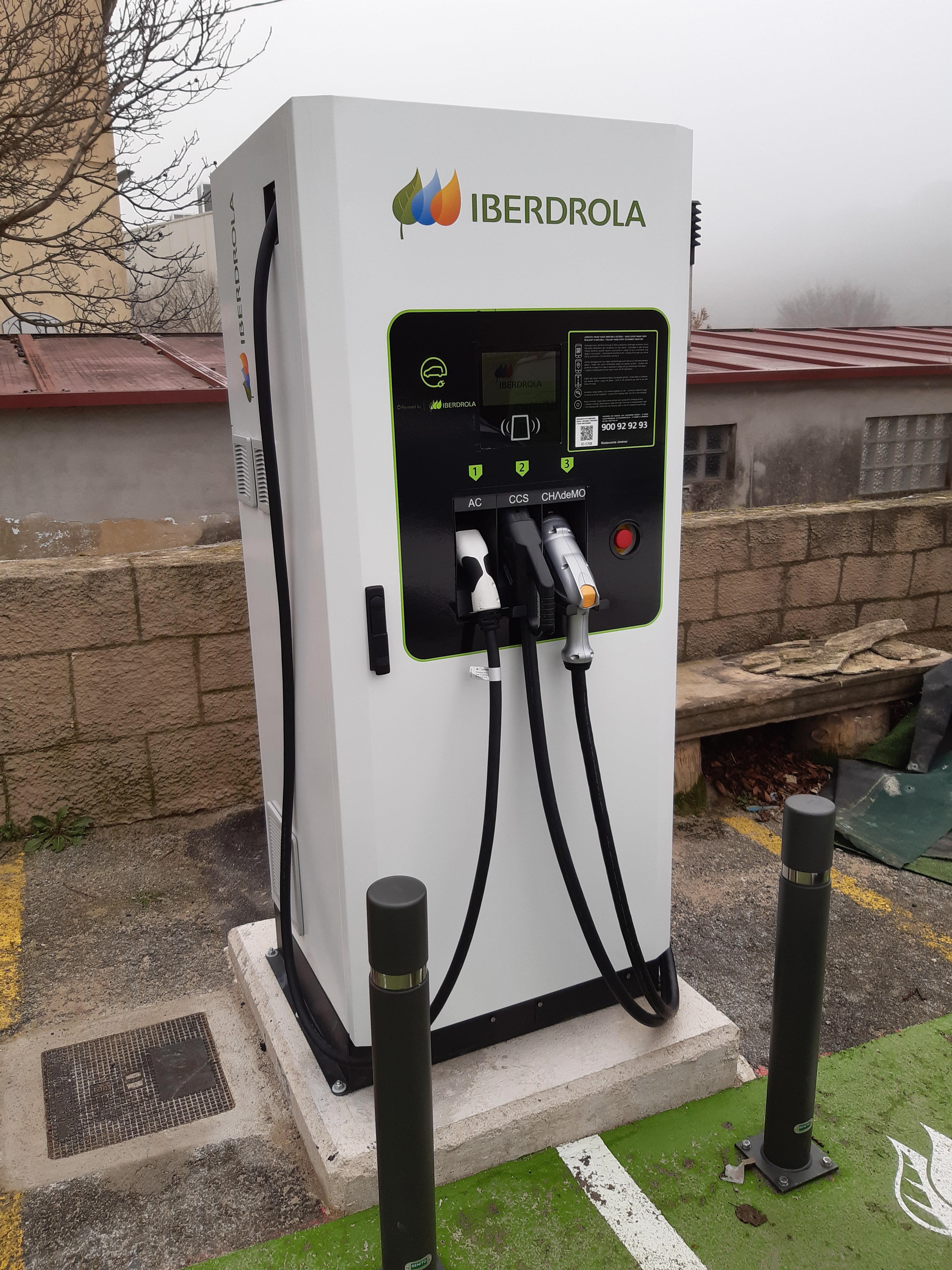 INSTALADO EN CAMPANAS UN PUNTO DE RECARGA RÁPIDA PARA VEHÍCULOS ELÉCTRICOS